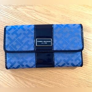 Tommy Hilfiger Signature TriFold  Wallet